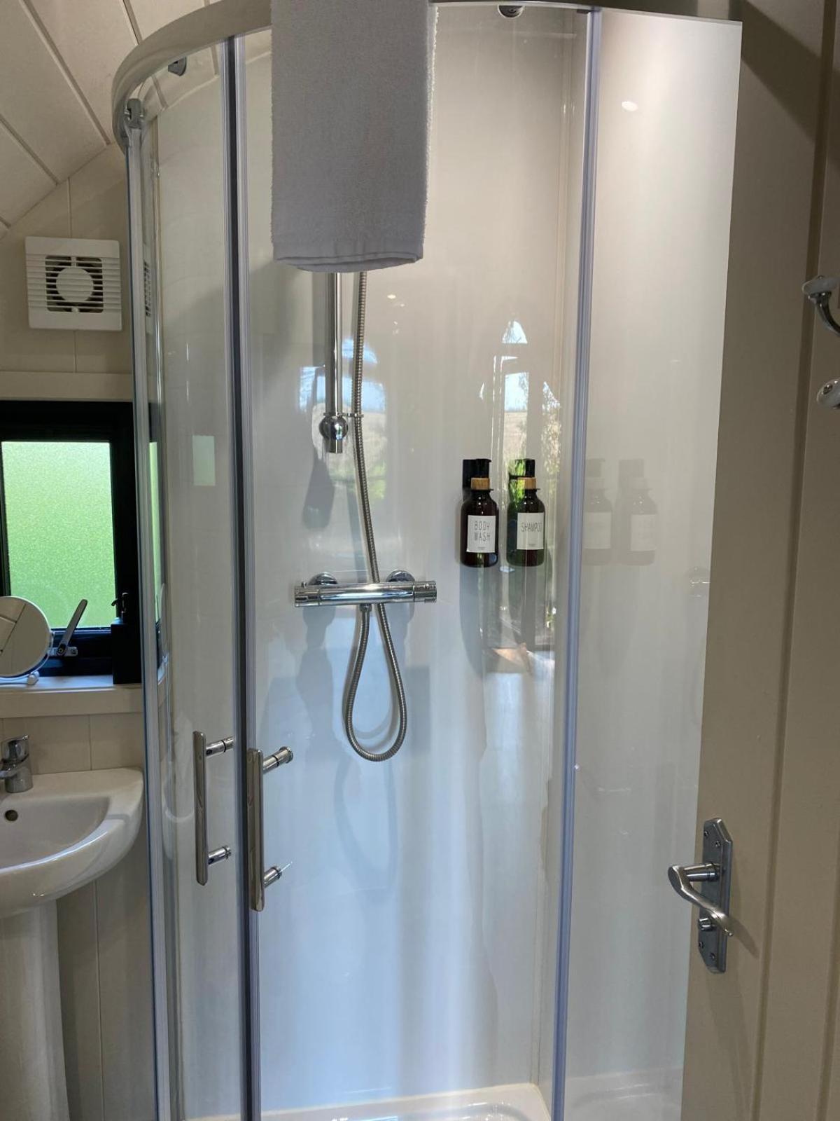 Kildare Countryside Pods Villa Bagian luar foto